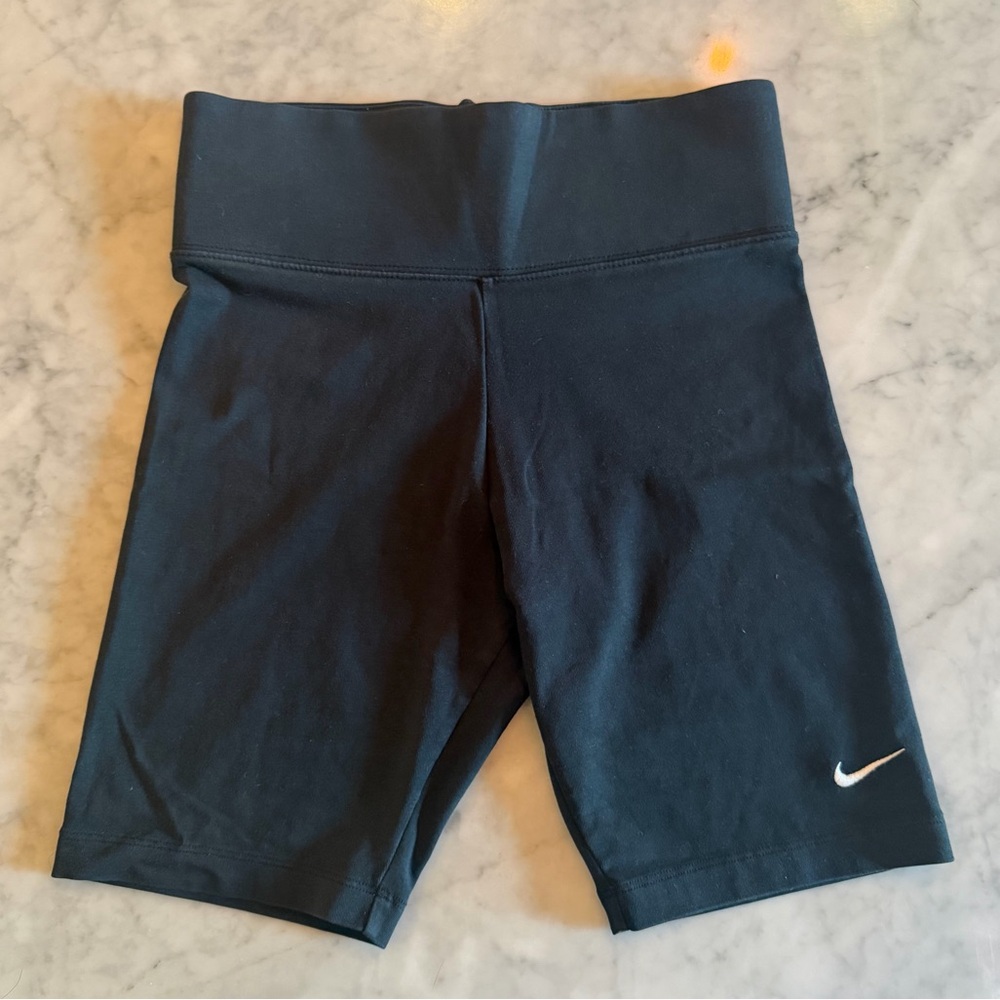 Nike black athletic / 8” biker shorts size small